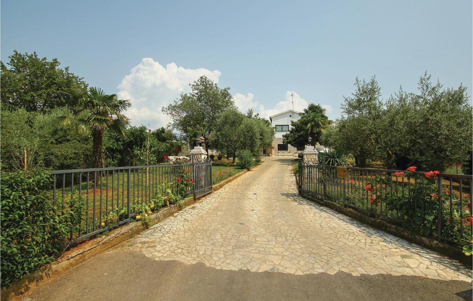 Beautiful Apartment In Porec With Wifi Ngoại thất bức ảnh
