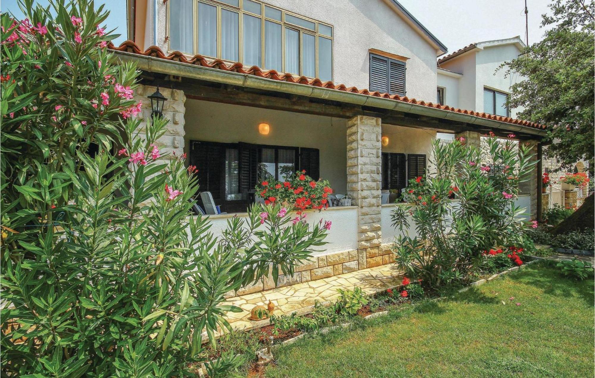 Beautiful Apartment In Porec With Wifi Ngoại thất bức ảnh
