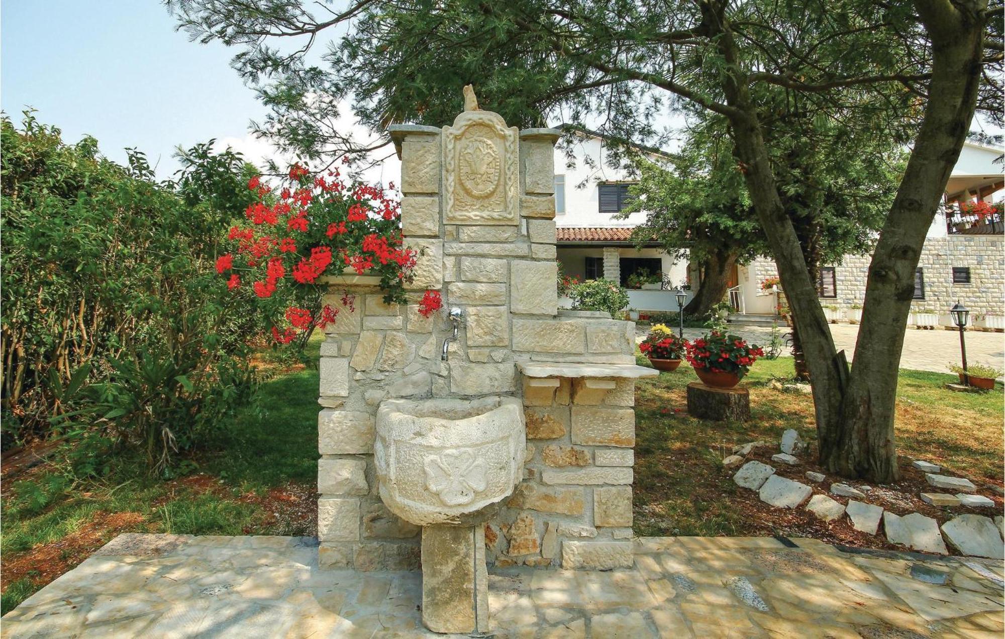 Beautiful Apartment In Porec With Wifi Ngoại thất bức ảnh