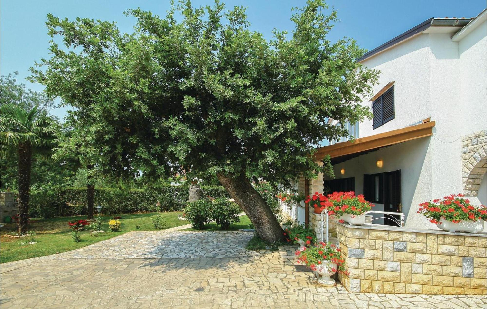 Beautiful Apartment In Porec With Wifi Ngoại thất bức ảnh